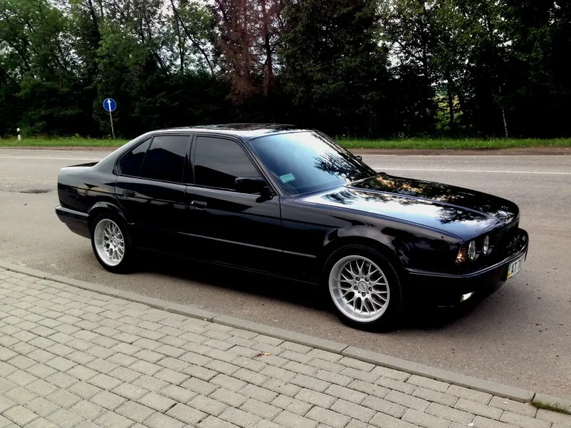 BMW 5 e34 черная