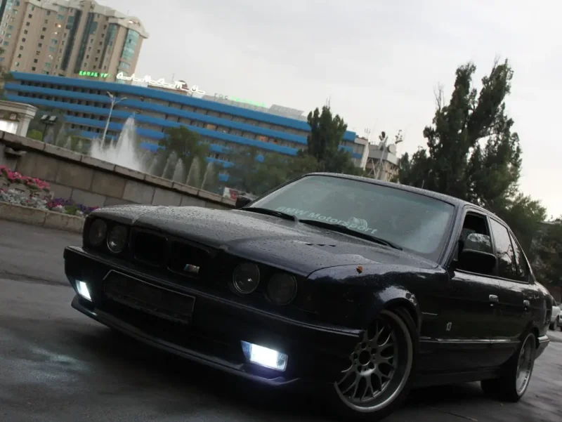BMW e34 черная