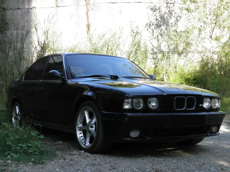 BMW e34 черная