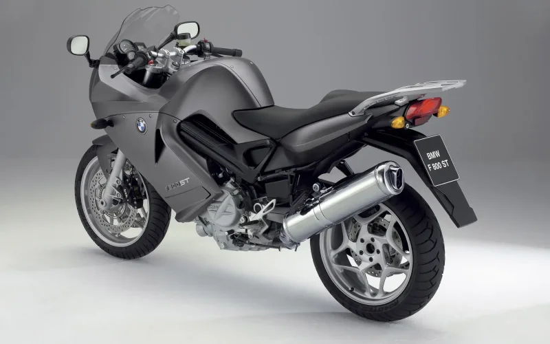 BMW 800 St