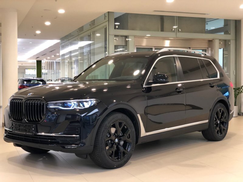BMW x7 черный сапфир