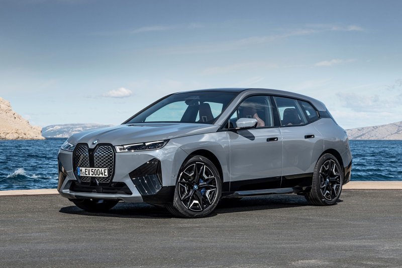 IX BMW 2021 электро