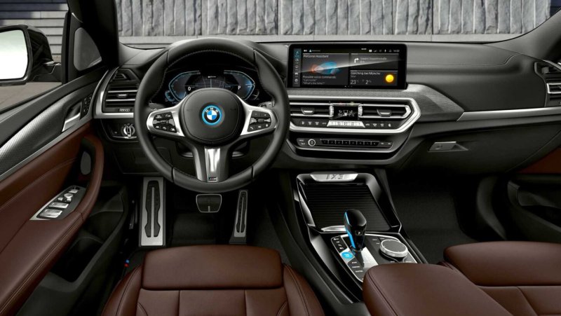 BMW IX электрокроссовер