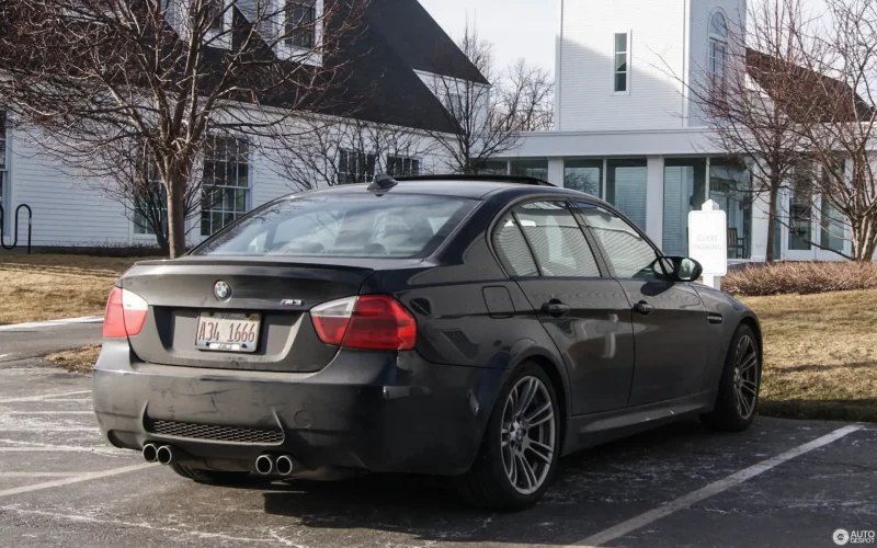 BMW e90 черная