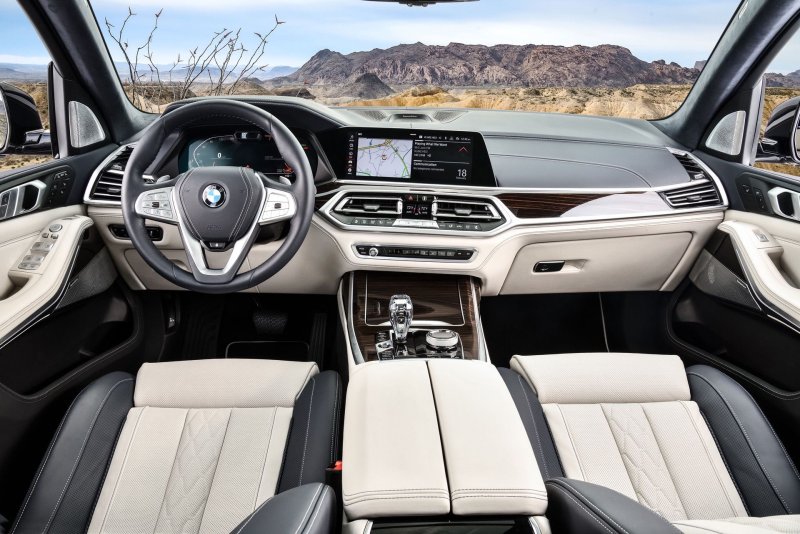 BMW x1 2022 салон