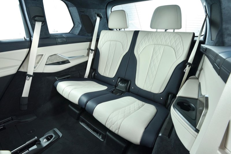 BMW x7 третий ряд