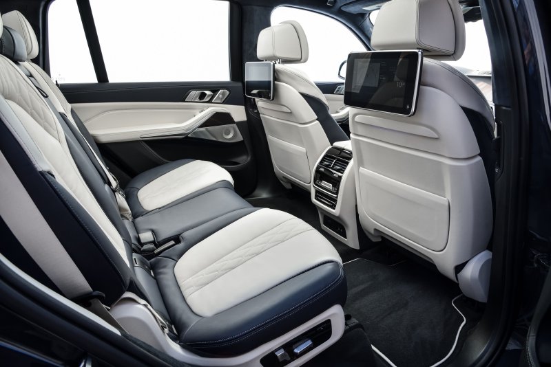 BMW x7 задний ряд