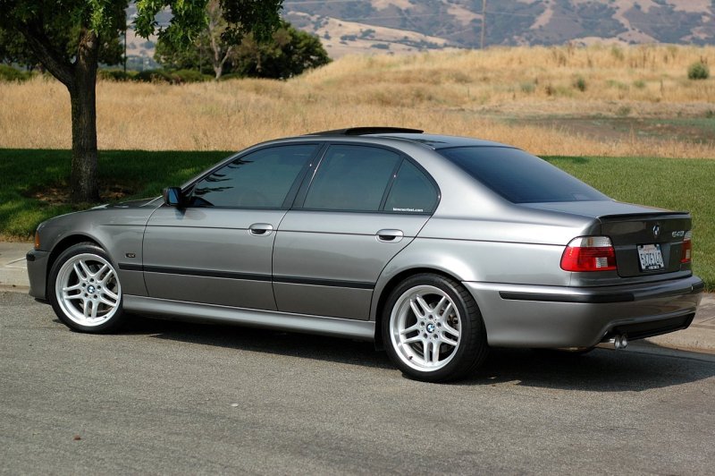 BMW e39 серая
