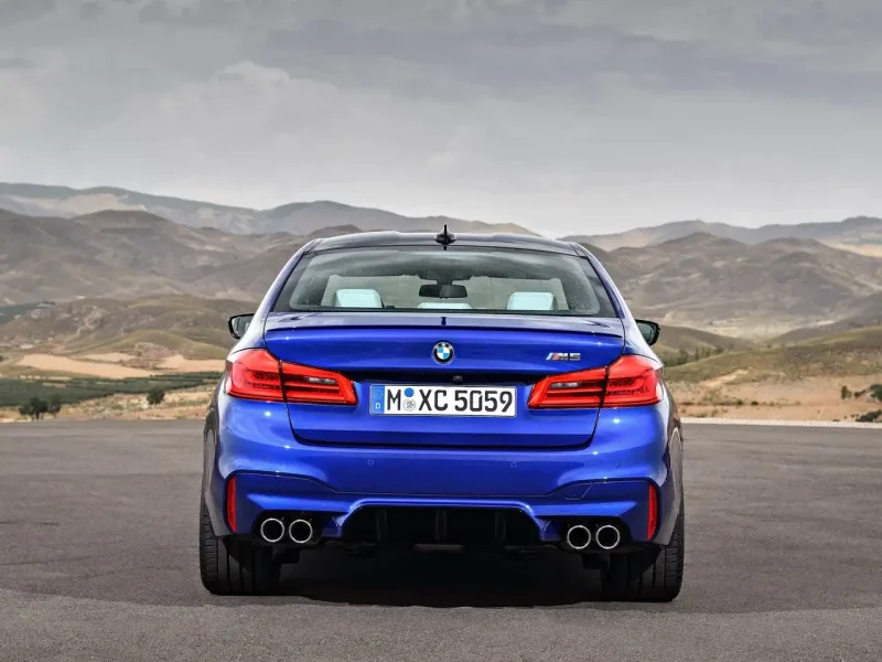 BMW m5 f90 сзади