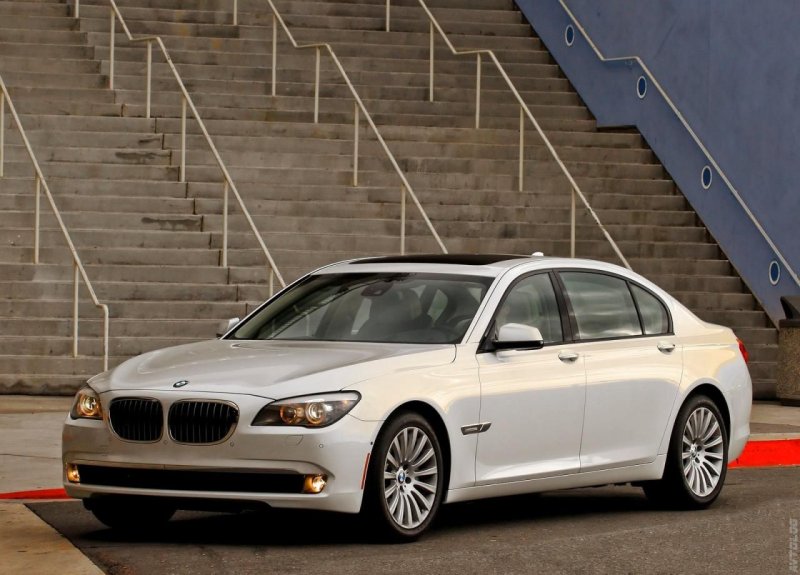 BMW 7 f02