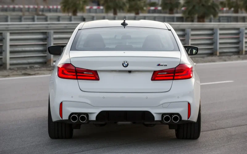 BMW m5 сзади