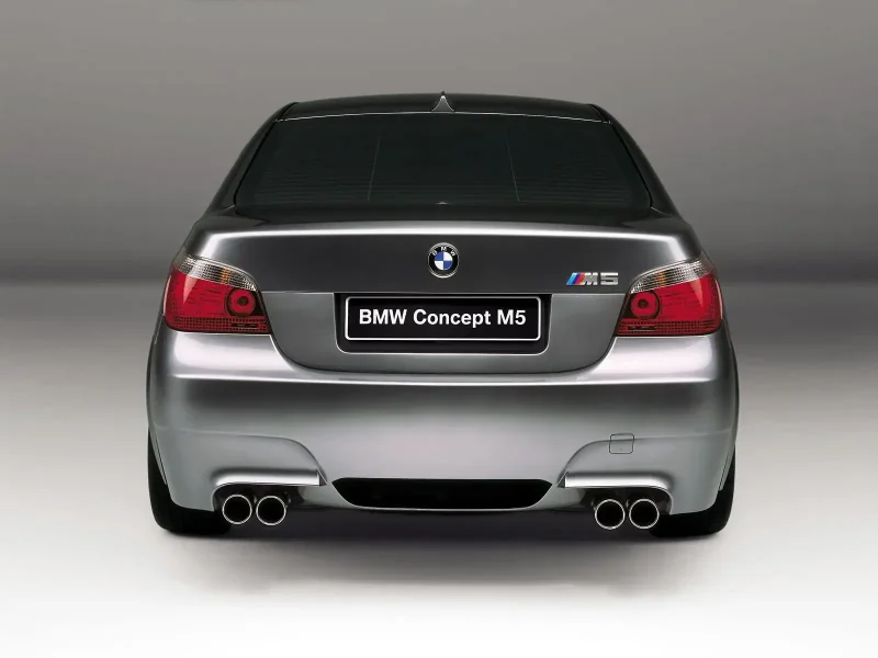 BMW e60 сзади