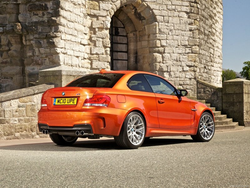 BMW m1 2011