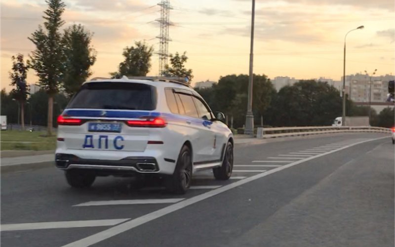 Машина BMW i8 полиция