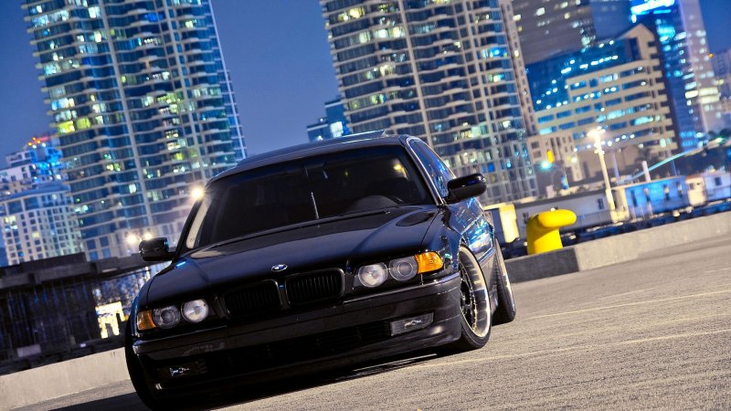 BMW 7 бумер