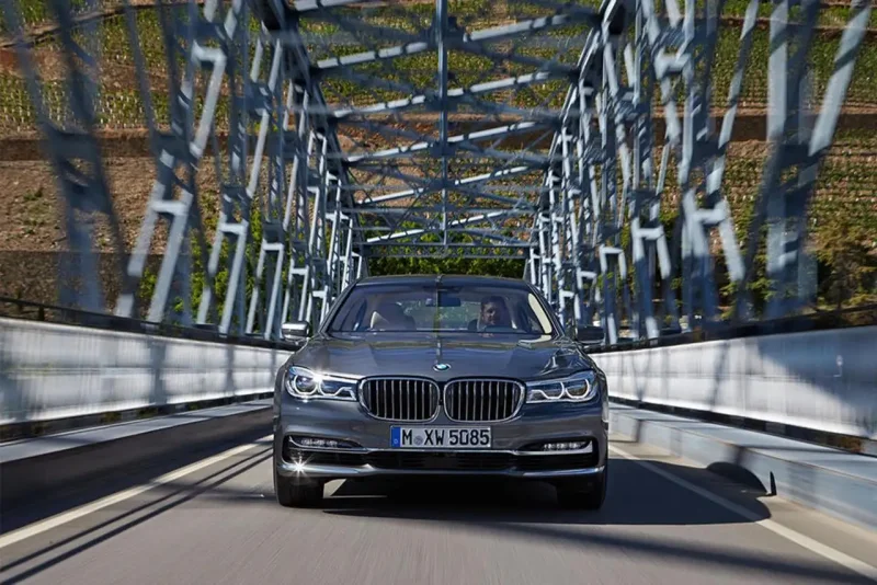 БМВ 750 2015 года