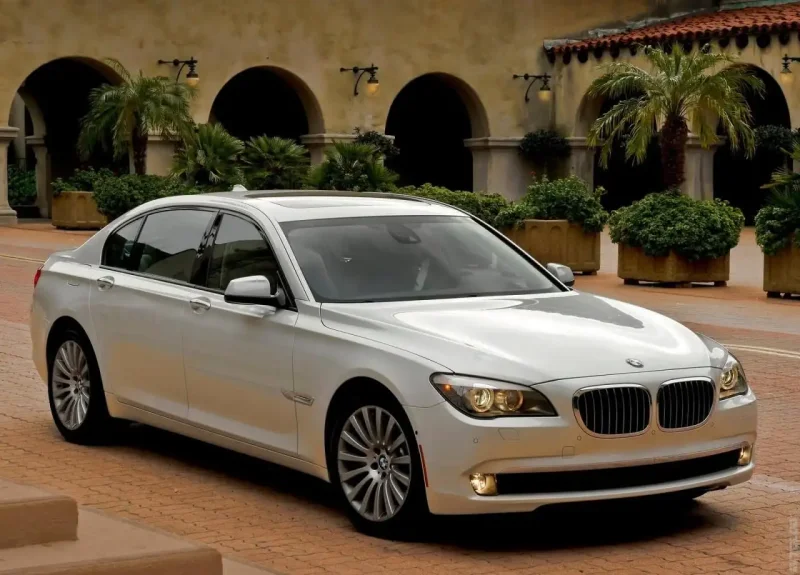 BMW 750 2011