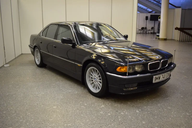 BMW 7 1998 4.4