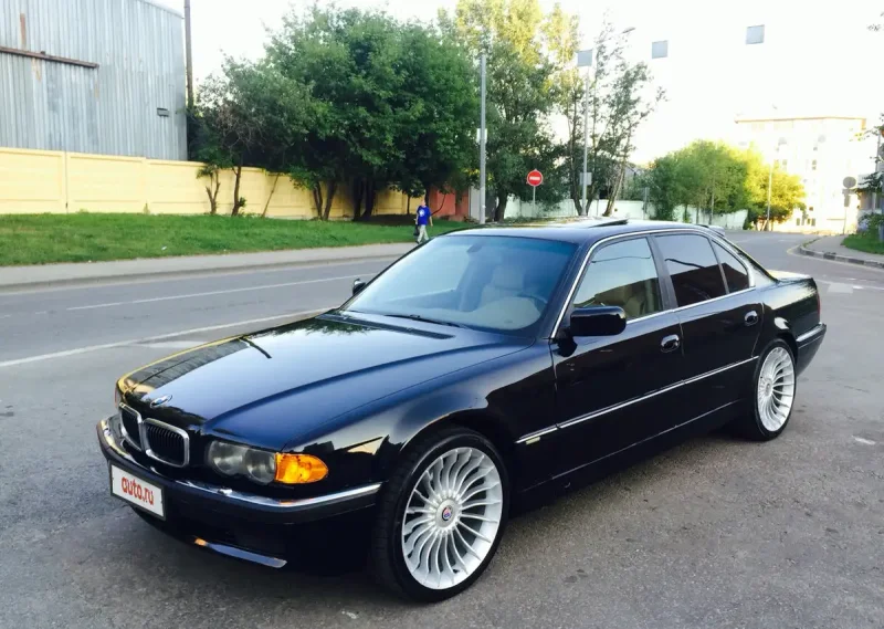 BMW 7 e38 740i