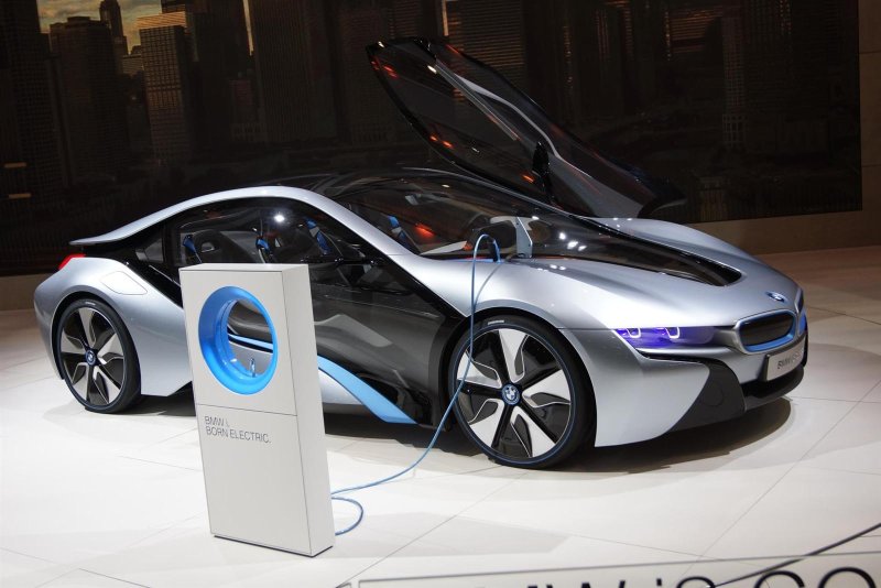 Электрокары BMW i8