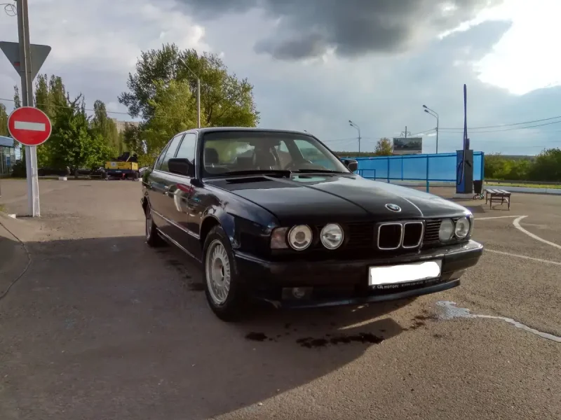 БМВ 525 1990 года
