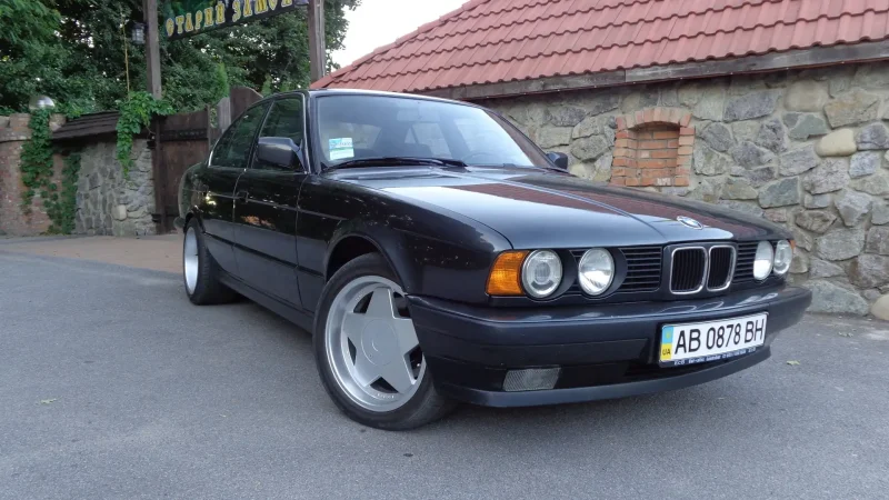 BMW 525i e34 черная