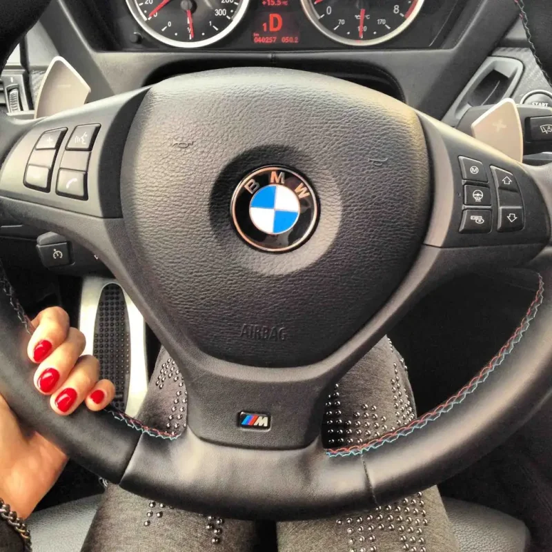 BMW x6 за рулем
