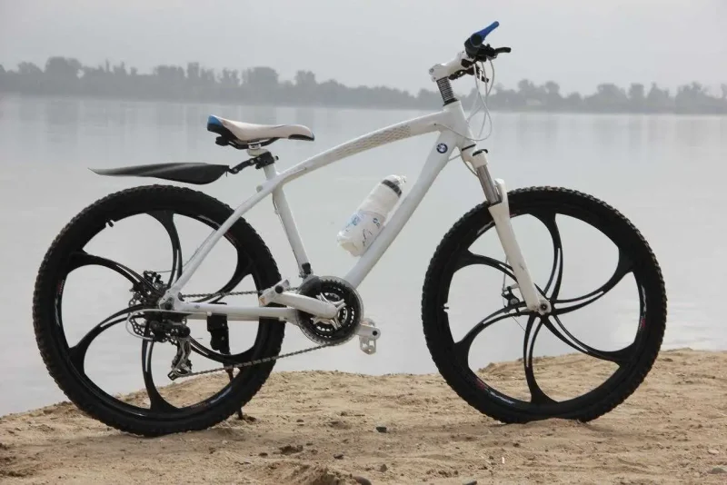 Велосипед BMW (Bike man want) на литье, 10 лучей