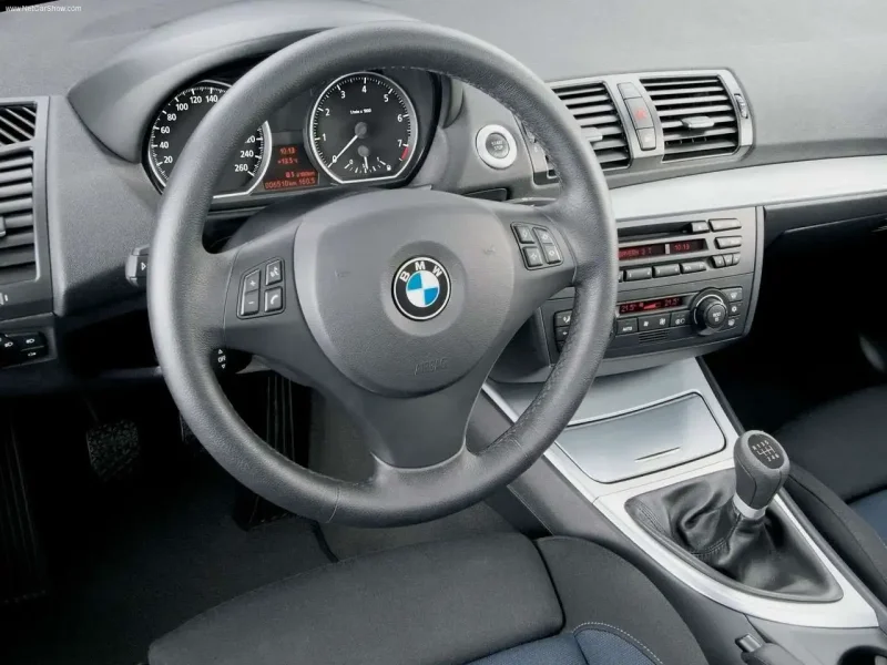 BMW e87 салон