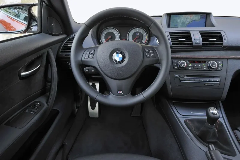 BMW e82 салон