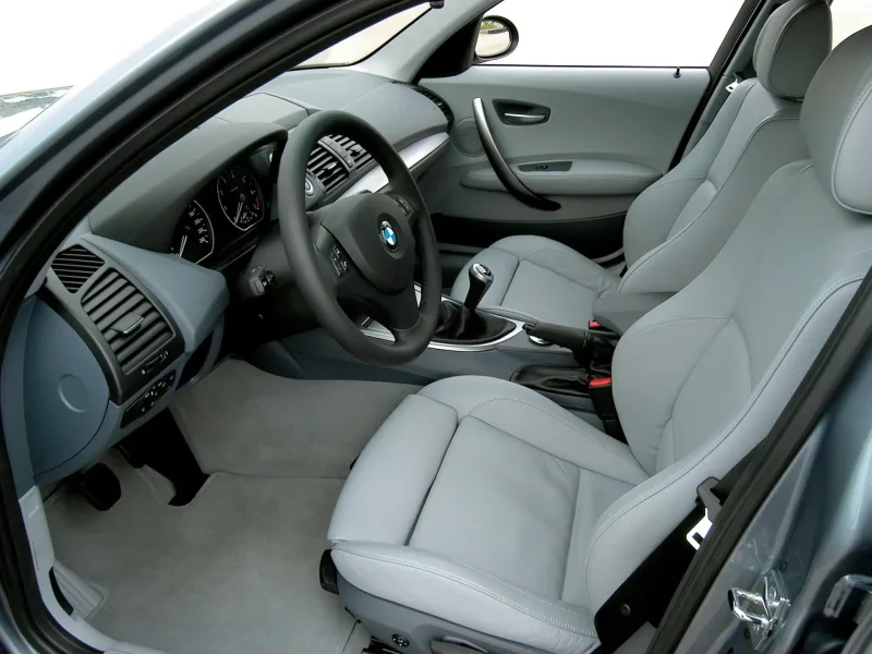 BMW 120i салон
