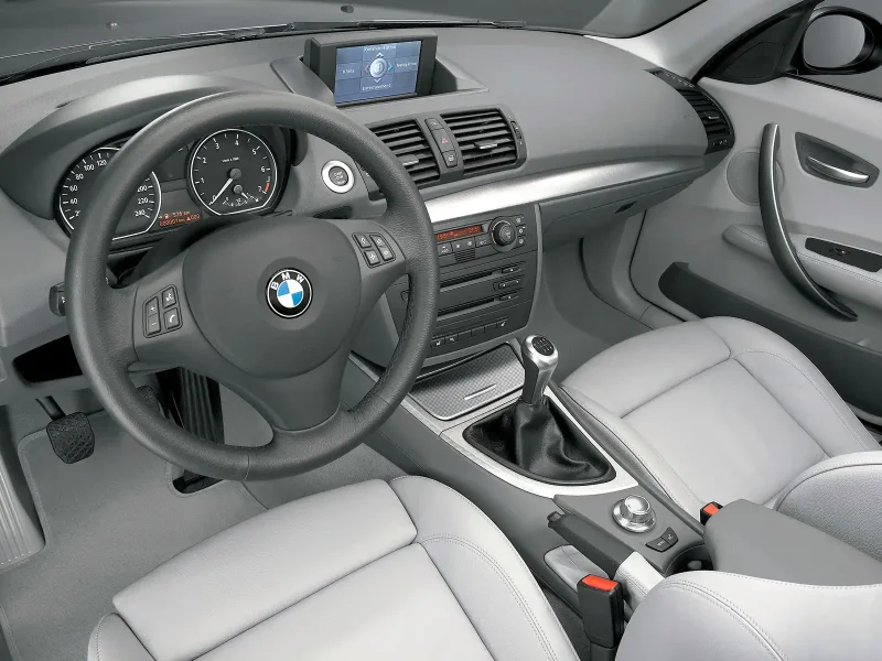 BMW 120i салон
