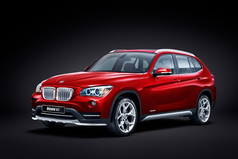 BMW x1 красная