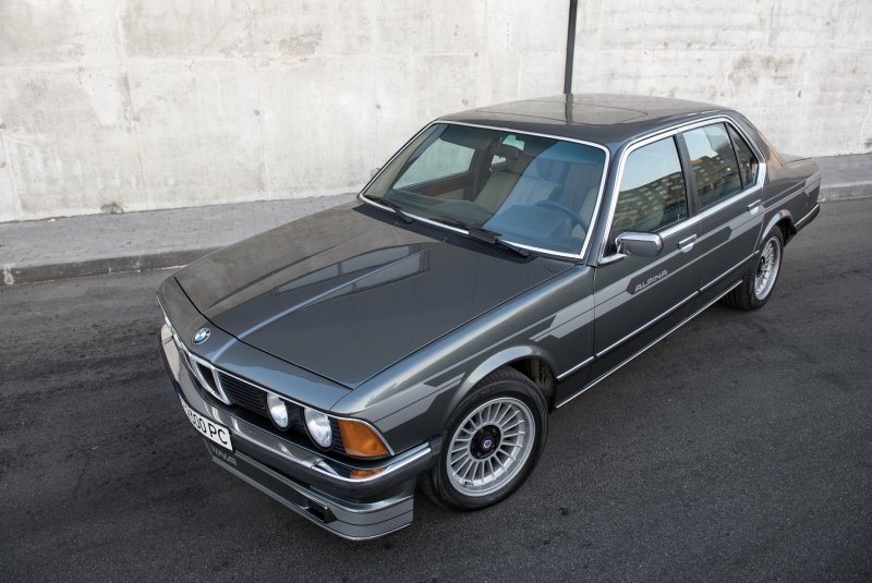 БМВ 735i