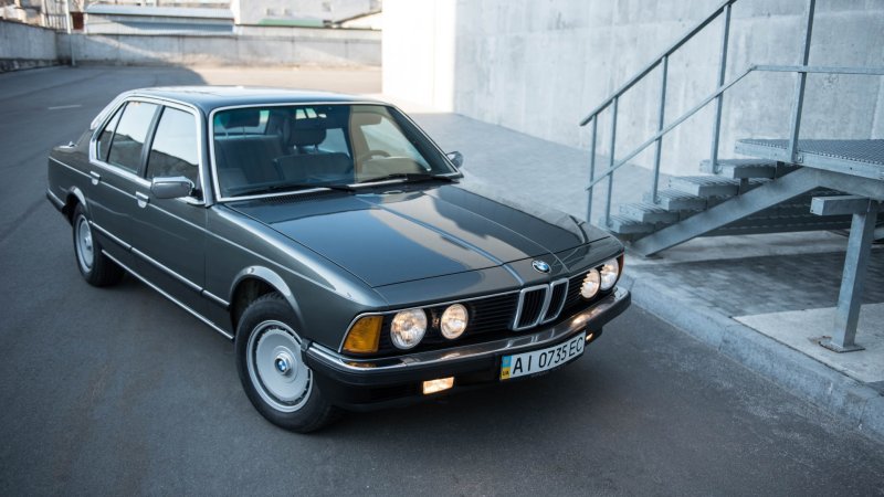 БМВ 735i
