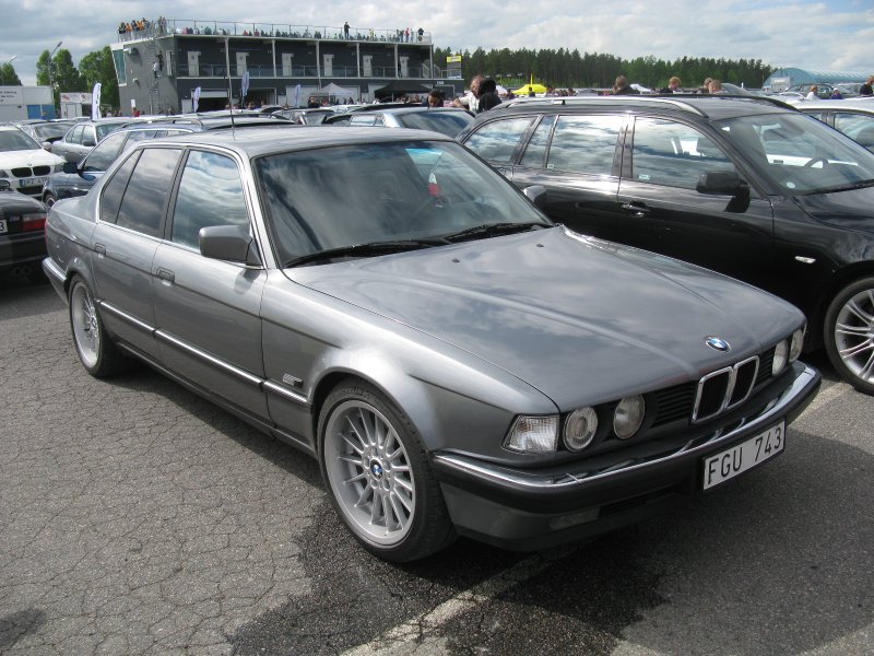 БМВ 735i