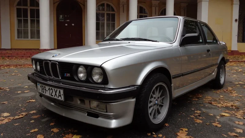 BMW 323 (е30), купе