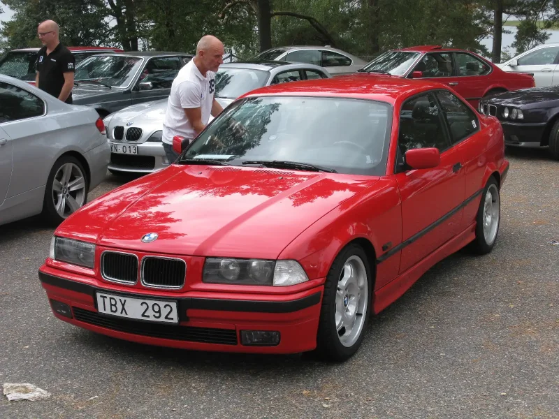 BMW 323