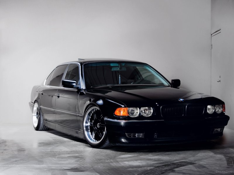 BMW e38 Black Bandit