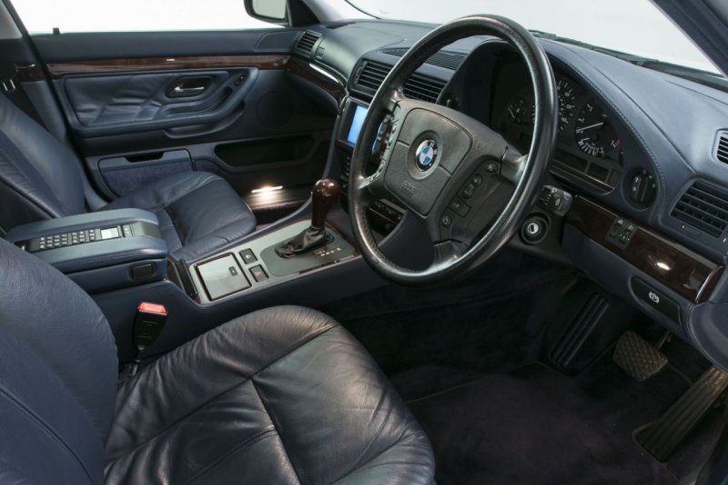 BMW 750 e38 салон