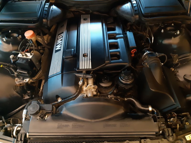 Моторный отсек BMW e39