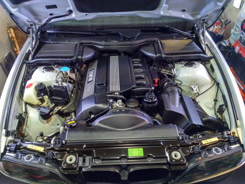BMW 7 e32 v16