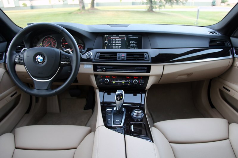 БМВ 528i XDRIVE салон