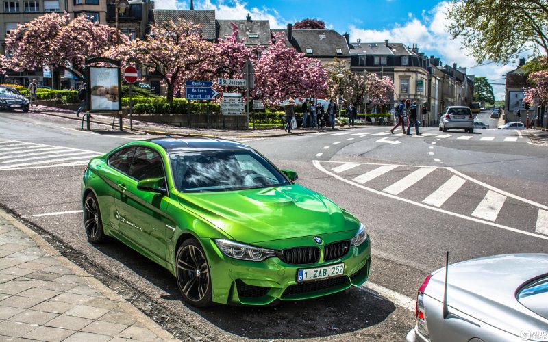 BMW m4 зеленая