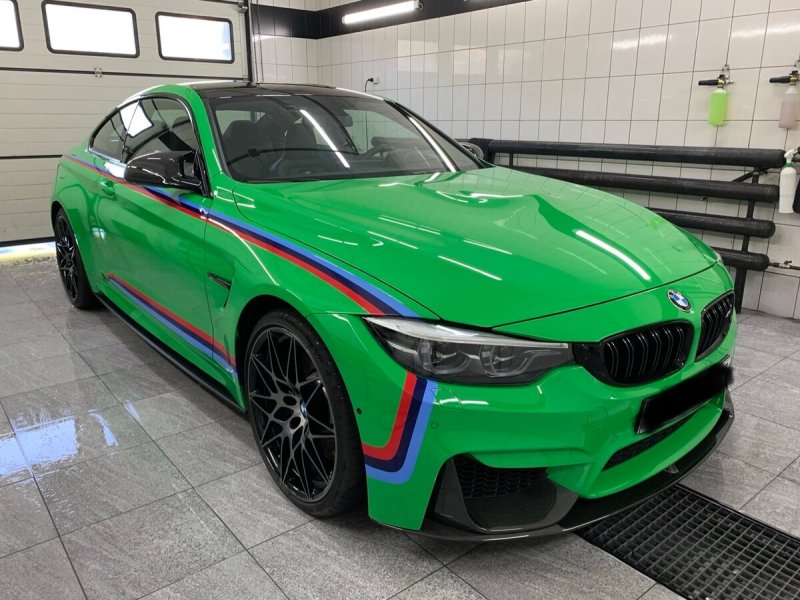 BMW m4 зеленая