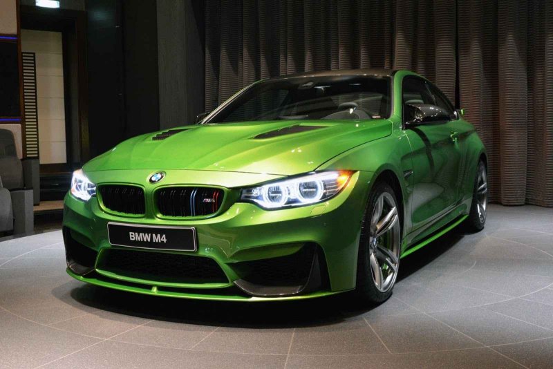 BMW m4 салатовая