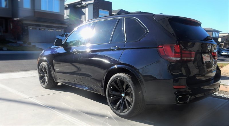 BMW x5m зеленый