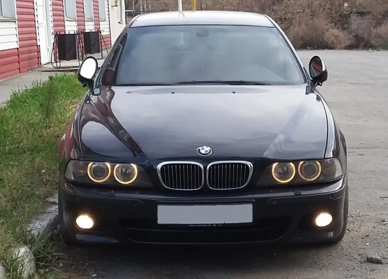 БМВ е39 2001