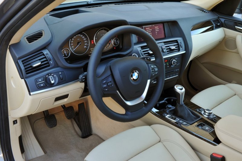 БМВ 3 2008 салон