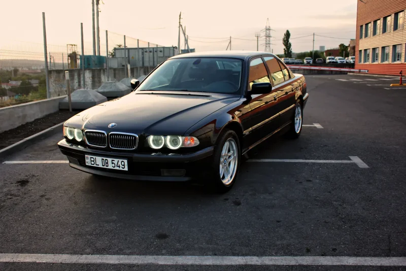 BMW 7 e48
